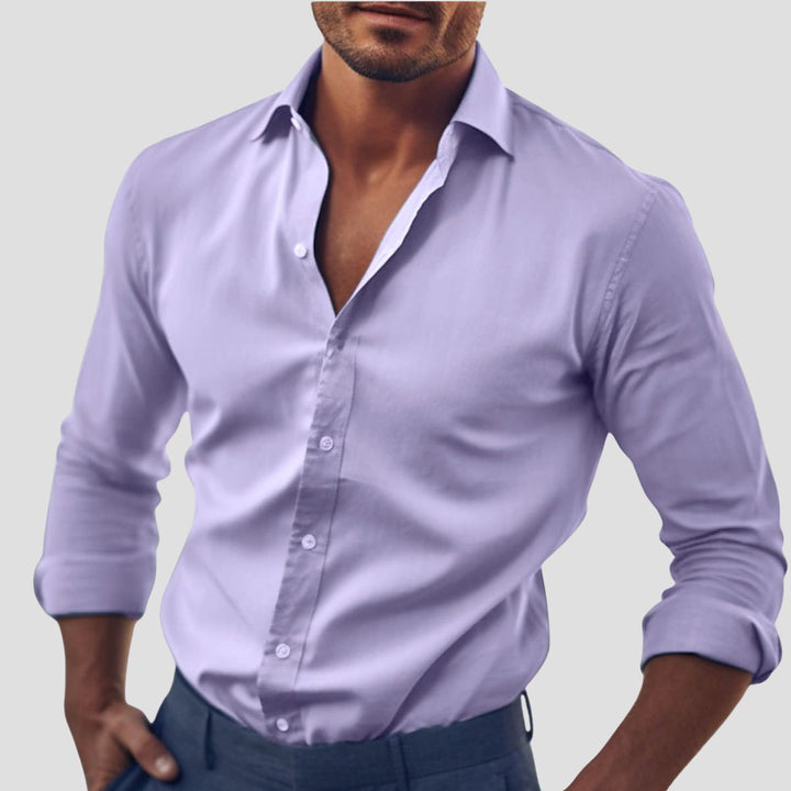"Chemise homme en coton élégant avec coupe cintrée, col italien semi-ouvert et poignets ajustables."