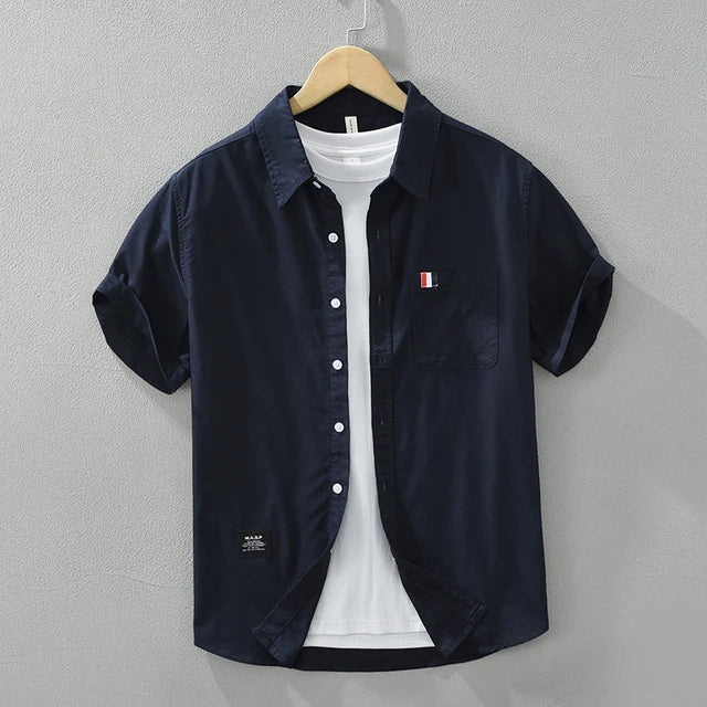 Chemise homme en coton, manches courtes, élégante, coupe moderne, couleur noir, bleu, gris ou blanc, style polyvalent.