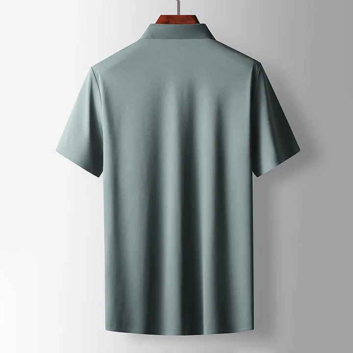 Chemise homme en soie, coupe décontractée élégante.  Tissu léger et soyeux, confort luxueux.