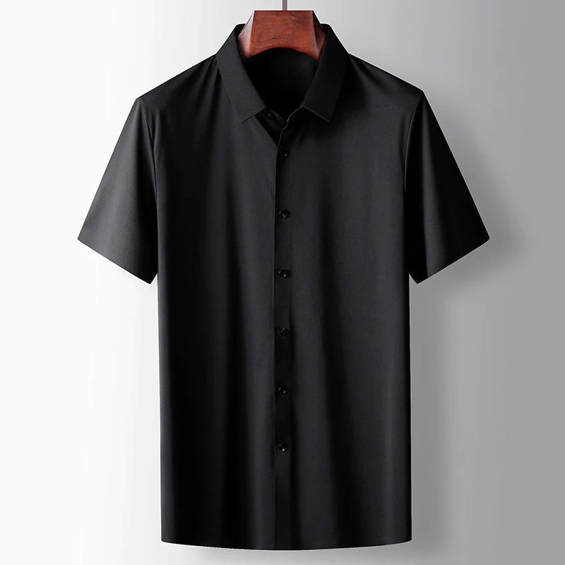 Chemise homme en soie, coupe décontractée élégante.  Tissu léger et soyeux, confort luxueux.