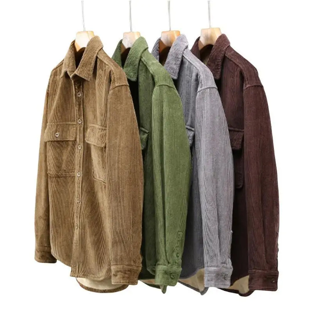 "Chemise homme en velours côtelé, manches longues, couleur kaki, élégante et chaude pour une allure raffinée et confortable."