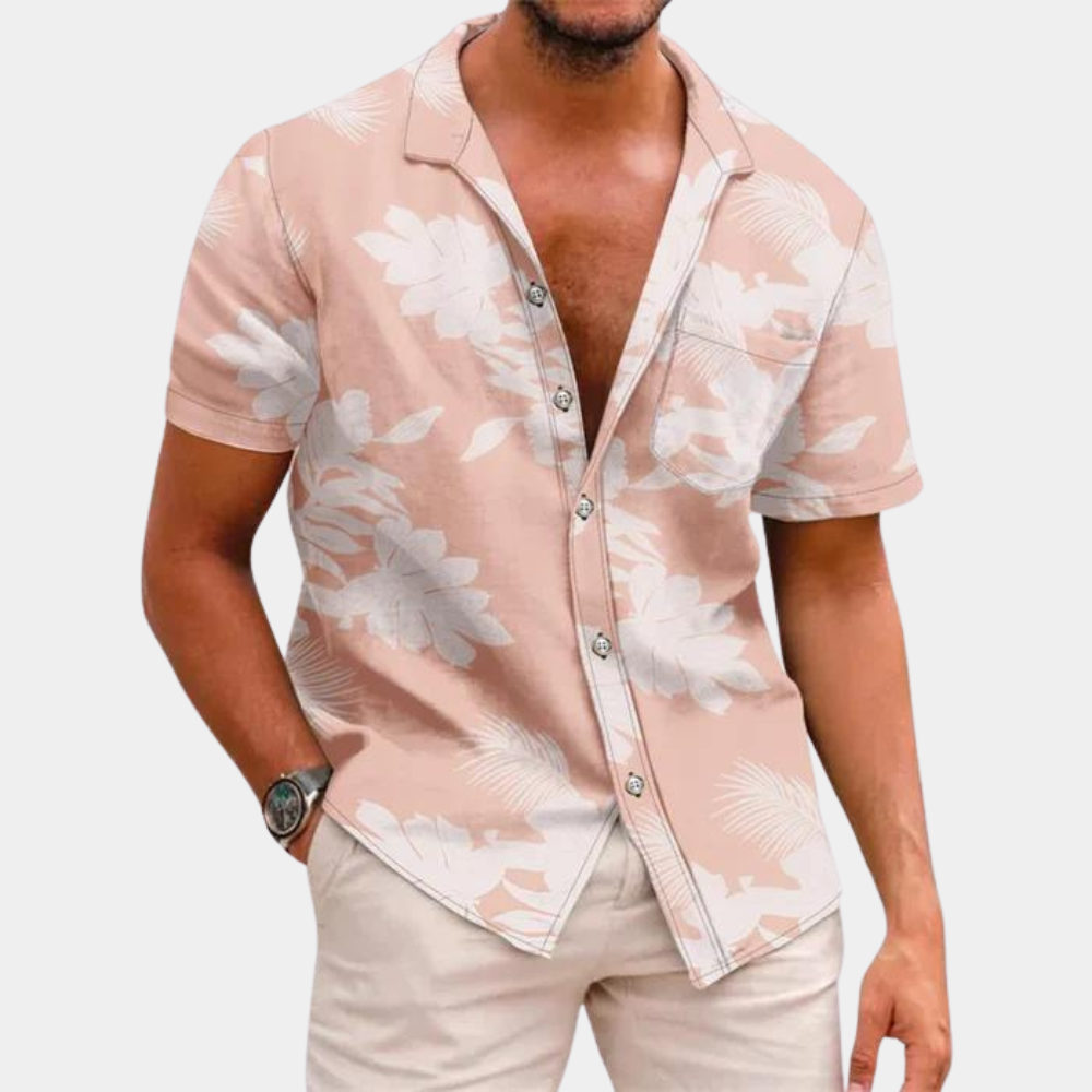 Chemise homme fleurie à manches courtes, motif tropical, idéale pour la mode estivale décontractée.