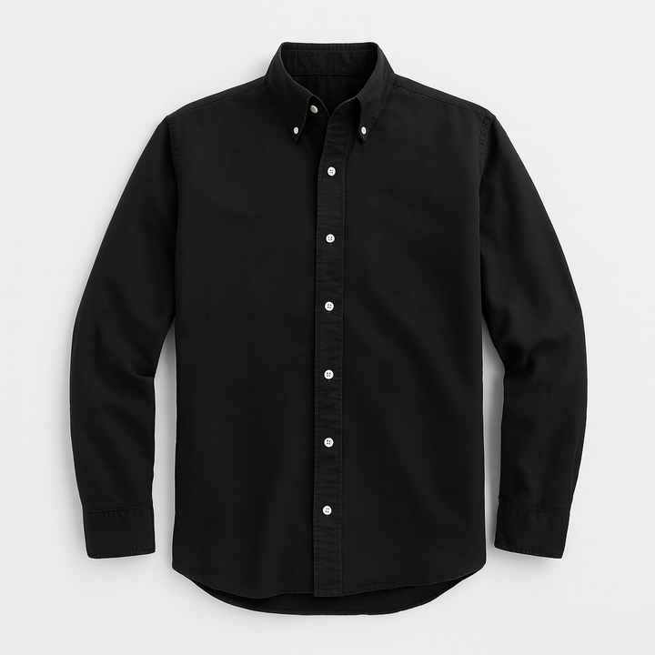 Gros plan sur les boutons d'une chemise homme élégante et décontractée, tissu doux, parfaite pour l'automne.