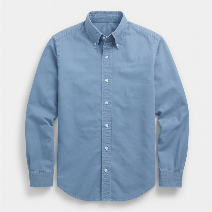Modèle en chemise homme élégante à boutons, style classique, polyvalente pour tenue smart casual automne.