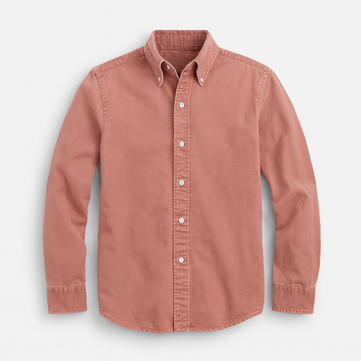 Col d'une chemise homme élégante à boutons, style classique et confortable. Idéale pour les vêtements d'automne.