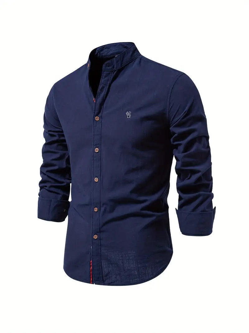 Dos d'une chemise homme élégante à manches longues. Coupe moderne et respirante, idéale pour le printemps. Mode masculine.
