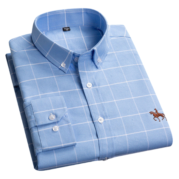 Chemise homme à manches longues, avec sa coupe ajustée, incarne l'élégance moderne et le confort masculin.