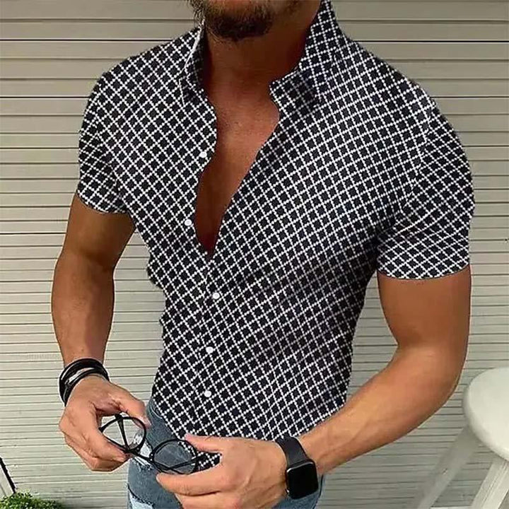 Chemise à carreaux homme manches courtes. Plaid moderne et décontracté. Un classique pour la mode masculine printanière.