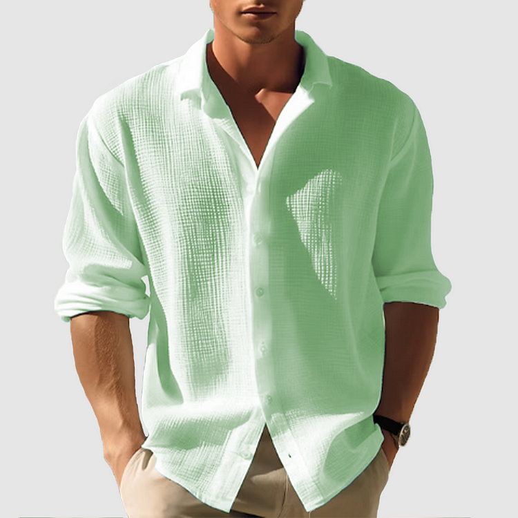 Chemise homme manches longues, élégante et boutonnée. Coupe ajustée, tissu doux.