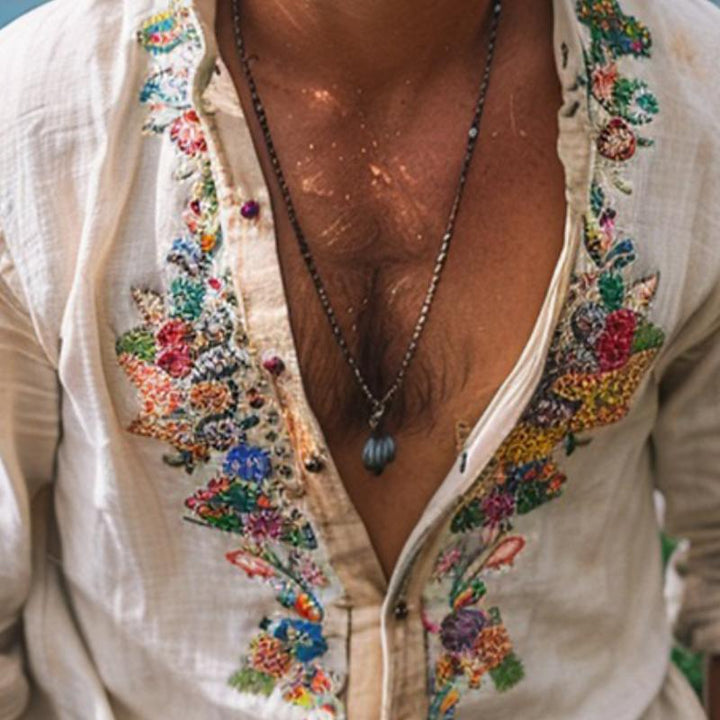 Chemise homme vintage brodée décontractée, manches longues, vue de face, élégance classique en blanc et gris.