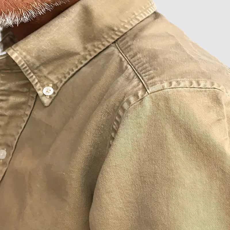 "Chemise homme vintage délavée, manches longues, style rétro, élégante et confortable."