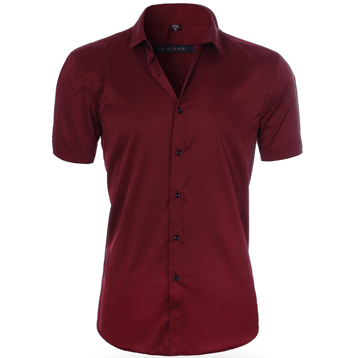 "Chemise infroissable élastique homme, blanche, manches longues, légère, respirante pour confort optimal."