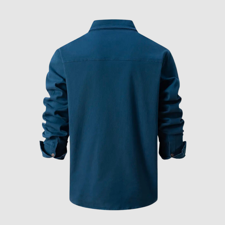 Chemise homme classique moderne, idéale pour tenue de bureau ou décontractée chic.