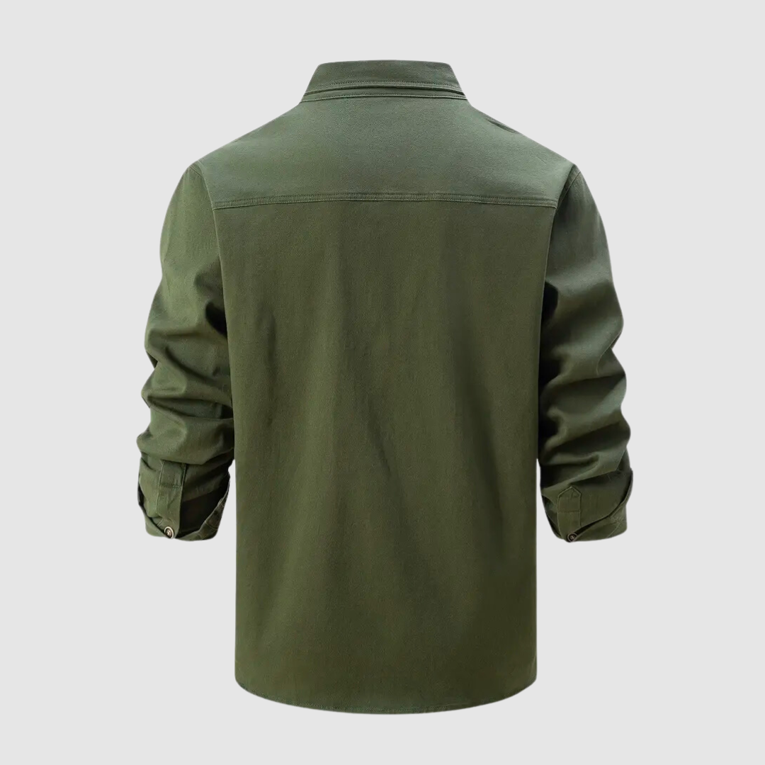Chemise formelle homme chic, parfaite pour une réunion d'affaires ou événement spécial.