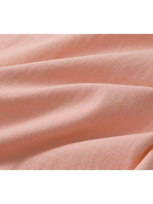 "Chemise lin homme col Henley manches courtes, respirante et élégante, idéale pour été. Tissu coton-lin, look décontracté."
