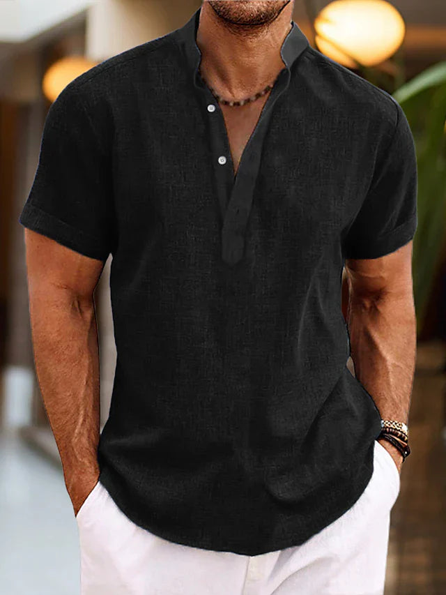 "Chemise lin homme col Henley manches courtes, respirante et élégante, idéale pour été. Tissu coton-lin, look décontracté."