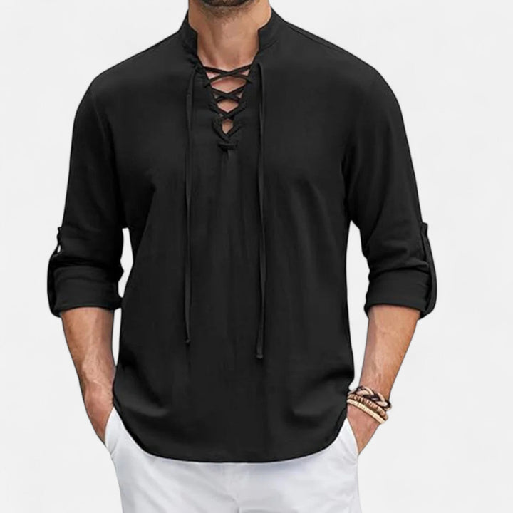 Détail du col à lacets de la chemise homme médiévale Viking. Tissu confortable, style authentique pour hommes.
