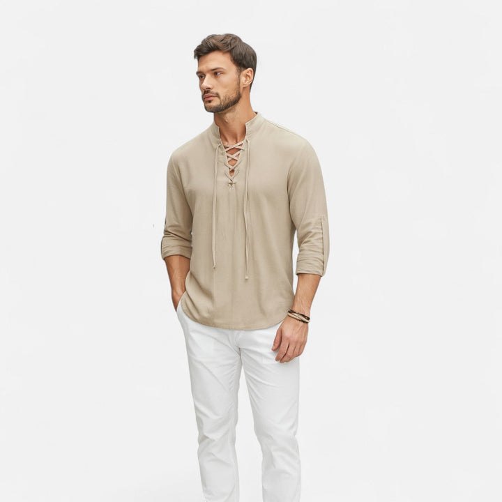 Chemise homme médiévale Viking bohème, manches longues et col à lacets. Parfaite pour tenue historique ou décontractée.