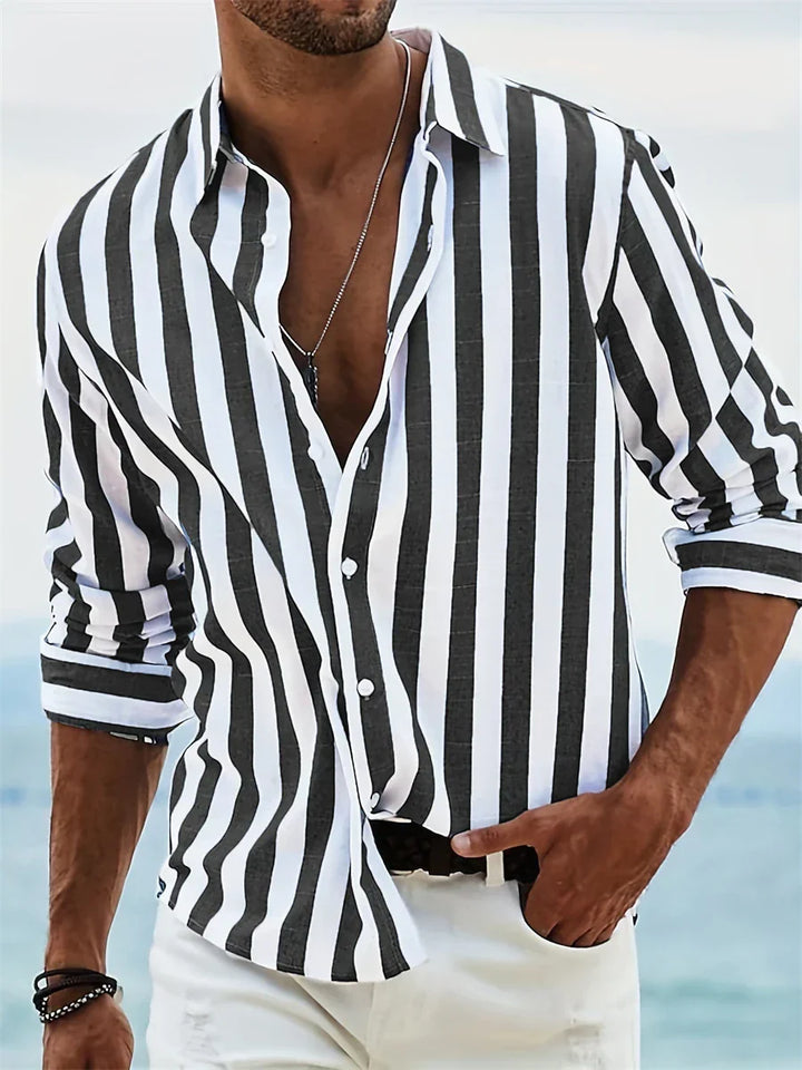 Chemise décontractée homme rayée. Tissu léger, look chic et confortable pour la mode masculine d'été.