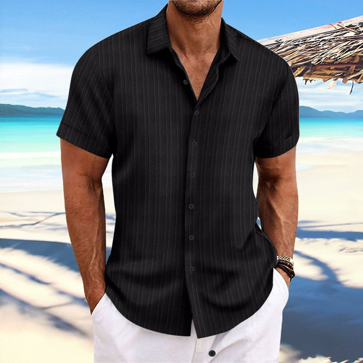 Chemise rayée homme en coton et lin, élégante et intemporelle, parfaite pour un look classique et confortable.