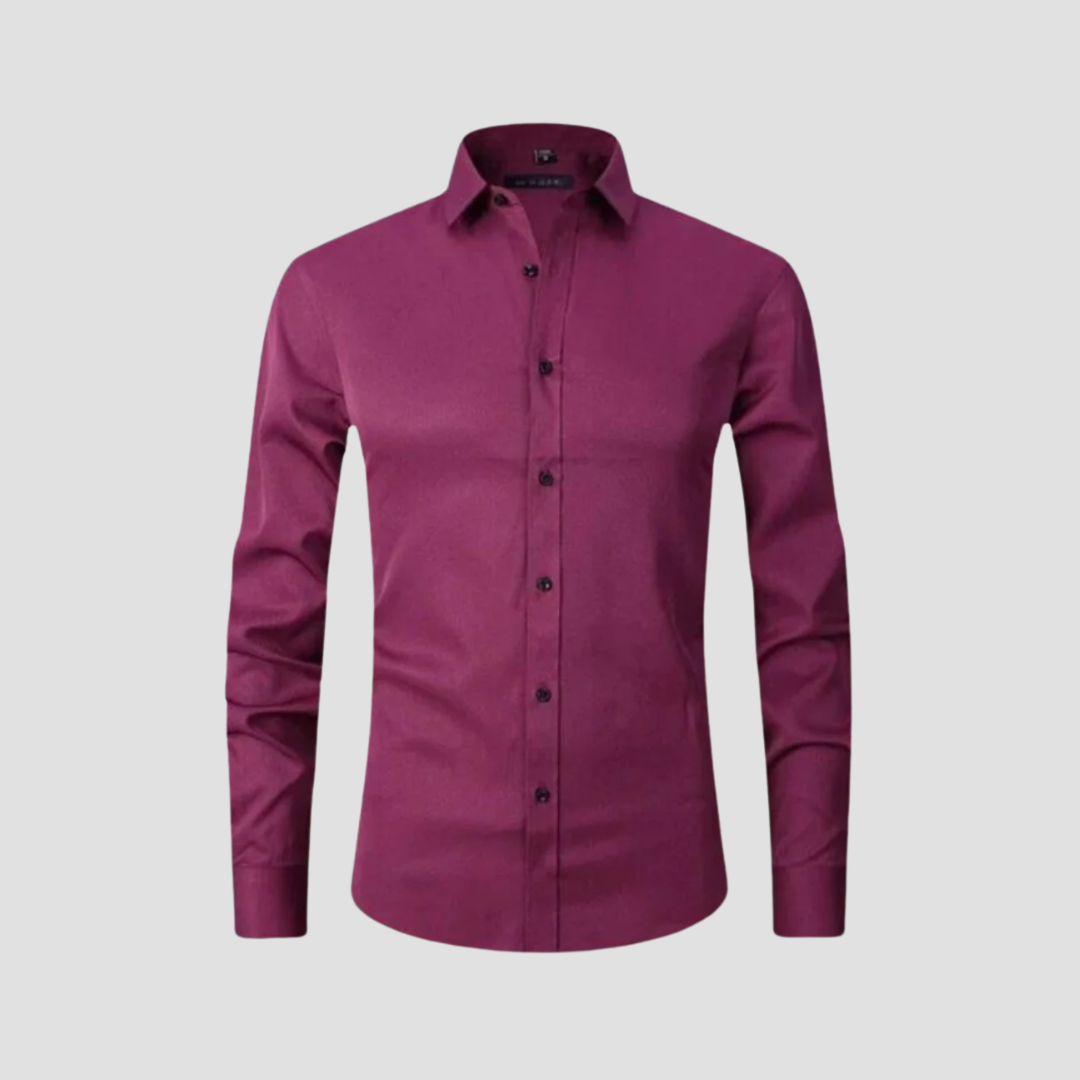 "Chemise slim homme élégante moderne, vue frontale, coupe ajustée, col classique, tissu doux, bordeaux, lignes nettes"