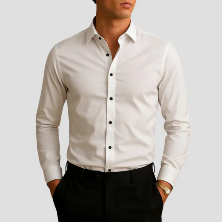 "Chemise slim homme élégante moderne, vue frontale, coupe ajustée, col classique, tissu doux, bordeaux, lignes nettes"