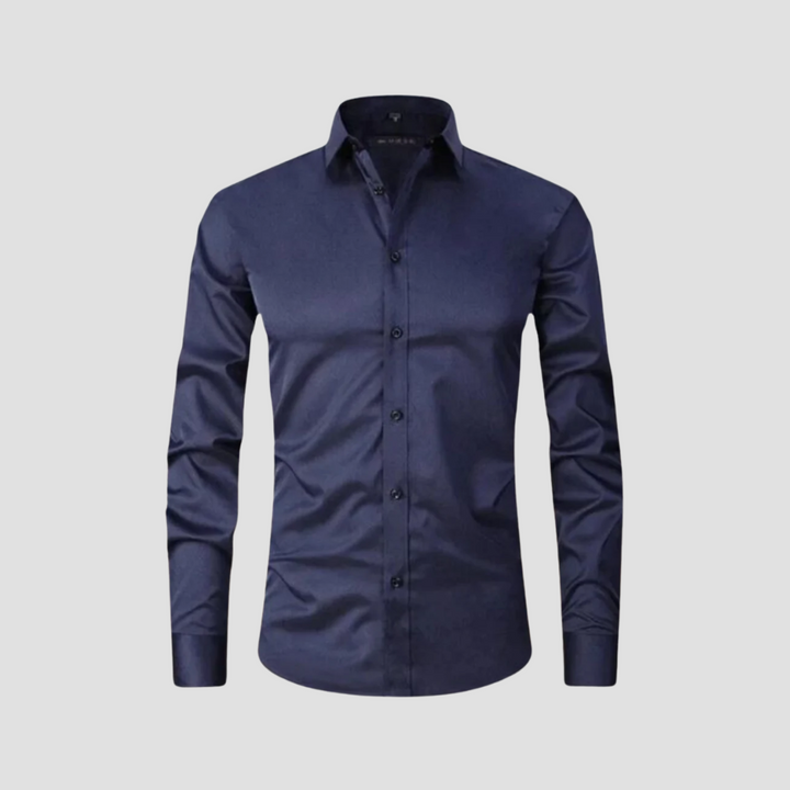 "Chemise slim homme élégante moderne, vue frontale, coupe ajustée, col classique, tissu doux, bordeaux, lignes nettes"