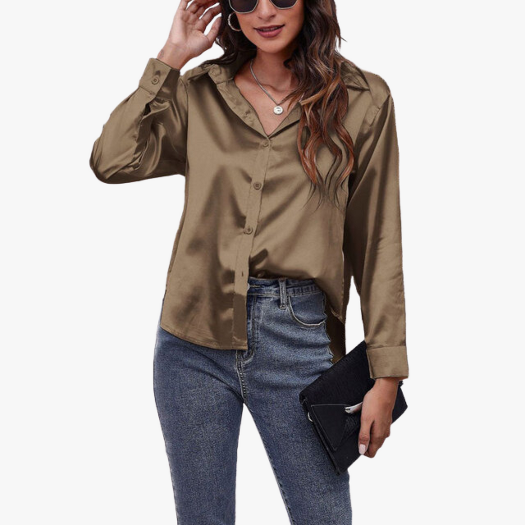 Chemise soie manches longues, coupe élégante et classique.  Soie fluide,  silhouette féminine.