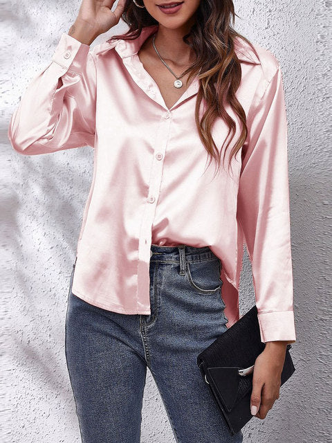 Chemise soie manches longues, coupe élégante et classique.  Soie fluide,  silhouette féminine.