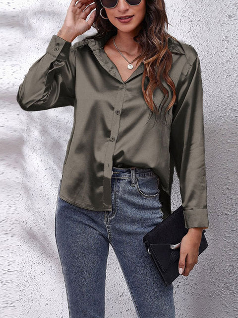 Chemise soie manches longues, coupe élégante et classique.  Soie fluide,  silhouette féminine.