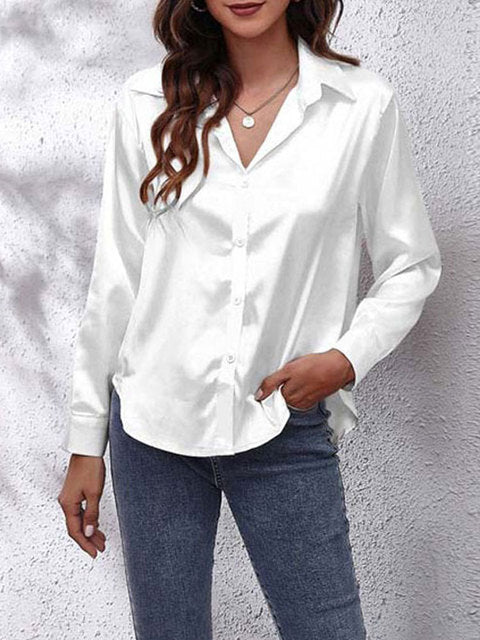 Chemise soie manches longues, coupe élégante et classique.  Soie fluide,  silhouette féminine.