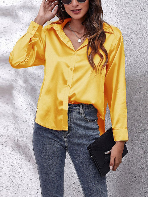 Chemise soie manches longues, coupe élégante et classique.  Soie fluide,  silhouette féminine.