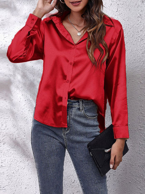 Chemise soie manches longues, coupe élégante et classique.  Soie fluide,  silhouette féminine.