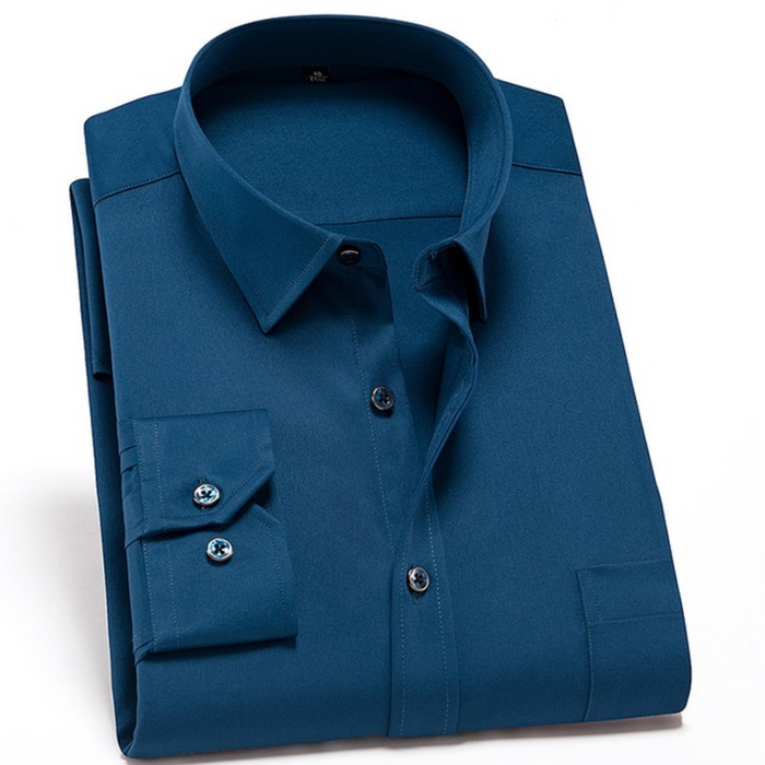Chemise homme sans repassage, tissu lisse et élégant, reste impeccable toute la journée, style bureau ou casual.