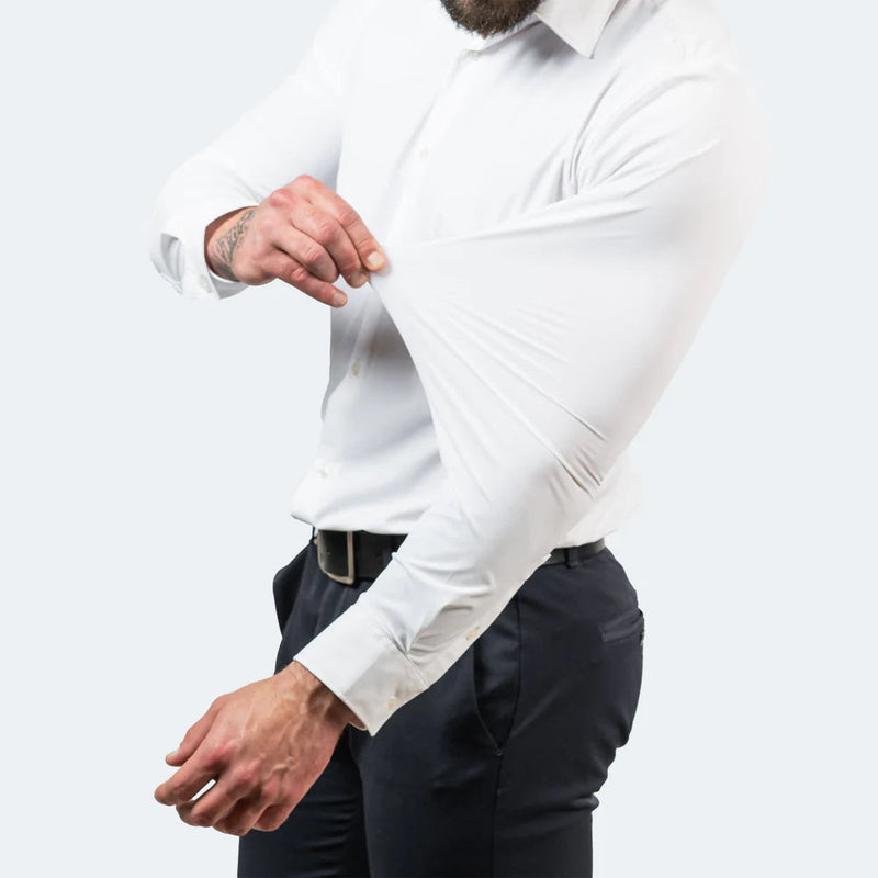 Col classique d'une chemise homme stretch anti-froissement, parfaite pour un look soigné sans effort.
