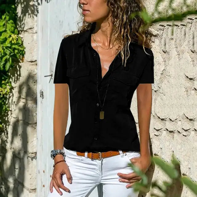 Élégant chemisier femme Adelais. Blouse à manches longues, idéale pour un style professionnel ou une tenue décontractée mode.