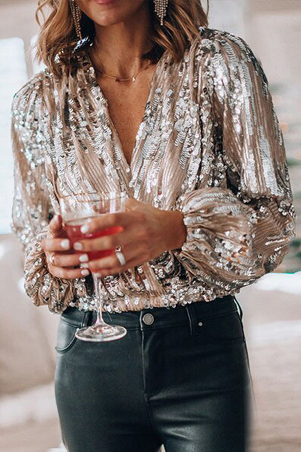 Blouse femme chic argentée Sierra, un haut glamour à manches longues pour une tenue élégante et tendance d'automne.