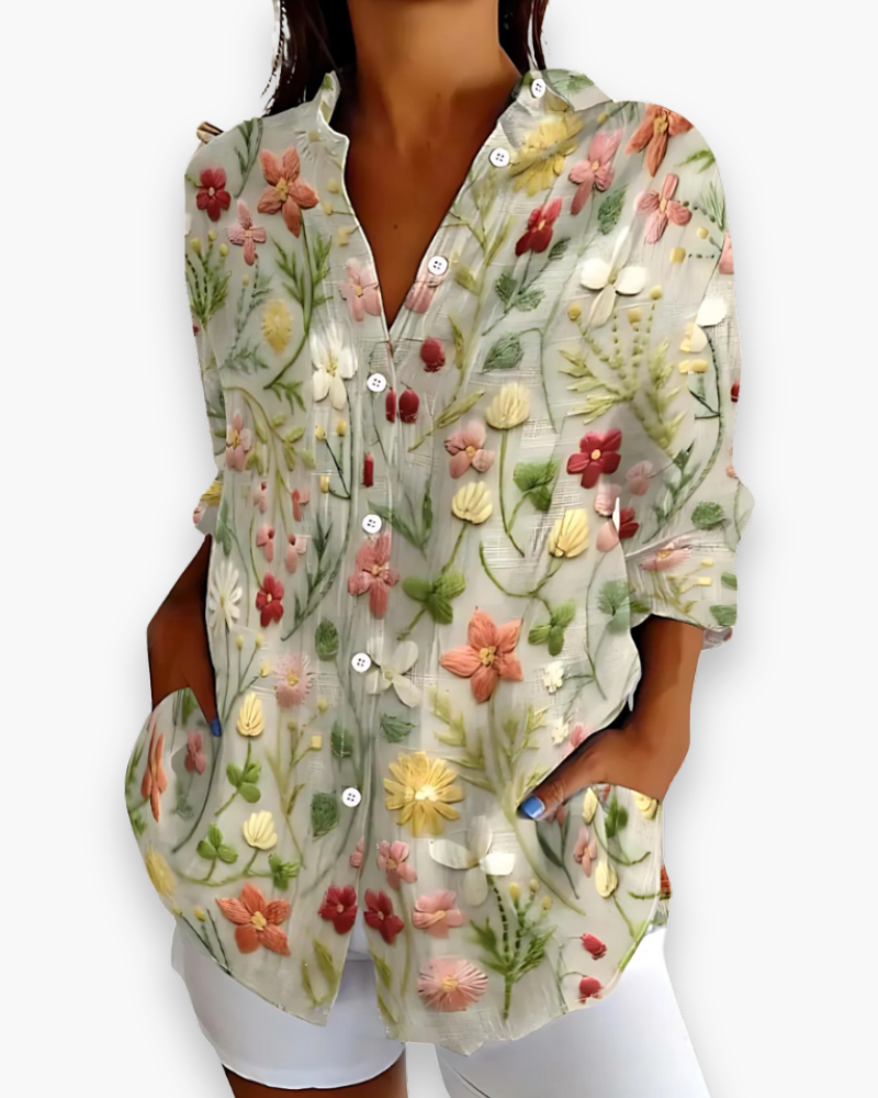 "Chemisier femme chic imprimé élégant, coupe fluide, motifs sophistiqués, idéal pour style raffiné et occasions spéciales."