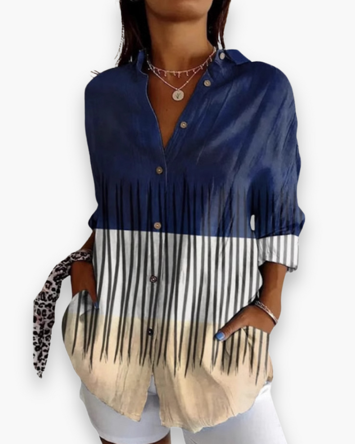 "Chemisier femme chic imprimé élégant, coupe fluide, motifs sophistiqués, idéal pour style raffiné et occasions spéciales."