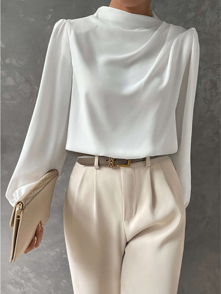 Chemisier femme polyvalent à col montant, manches longues. Style élégant pour toutes occasions, du bureau aux sorties.