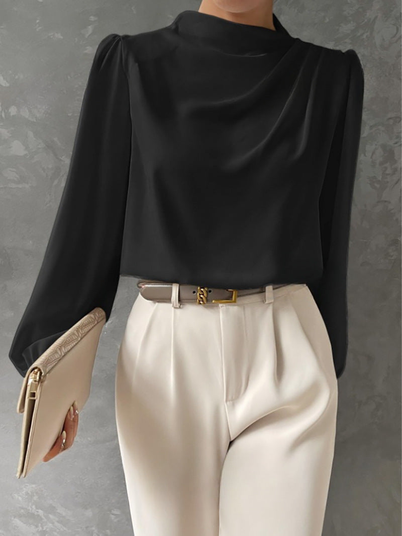 Haut féminin violet chic à col montant et manches longues. Un essentiel de la mode pour un style élégant et unique.