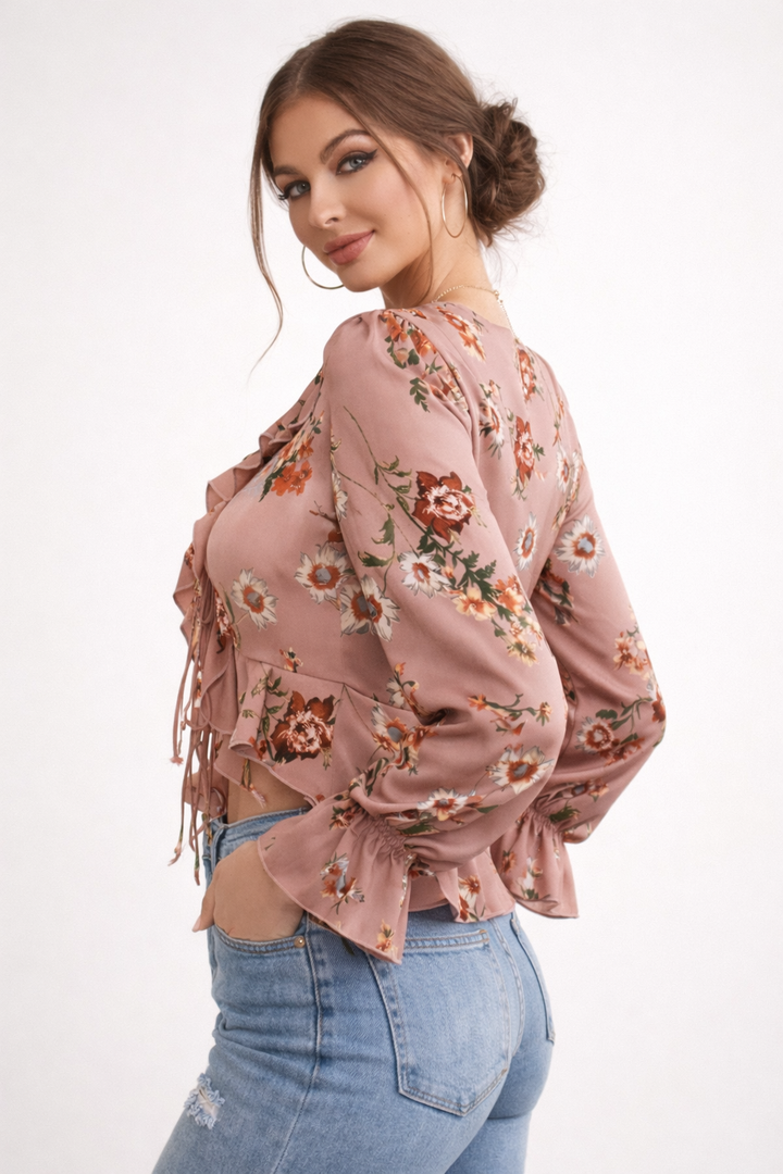 Haut floral à volants pour femme, col en V et manches longues. Style élégant et confortable pour toutes occasions.