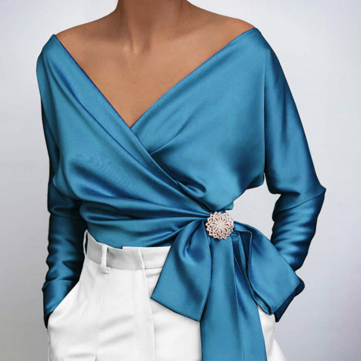 Blouse femme luxueuse et confortable, vêtement chic et féminin, parfaite pour la mode automne.