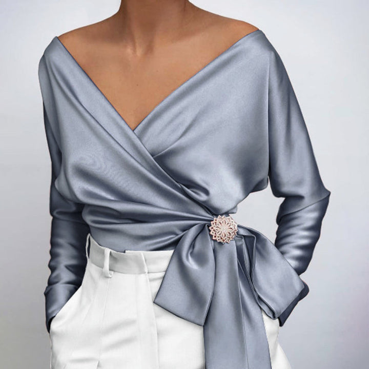 Haut femme intemporel et élégant, ce chemisier chic est parfait pour le bureau ou une soirée raffinée.