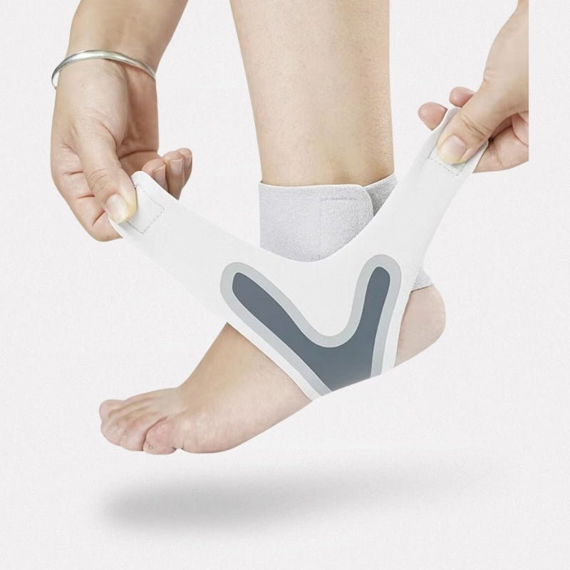 "Chevillère de maintien grise pour entorse, tendinite et arthrite, offrant confort et stabilité sous les vêtements."
