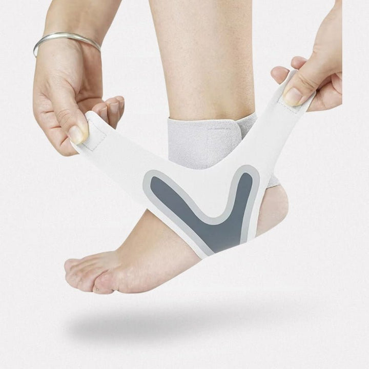 "Chevillère de maintien grise pour entorse, tendinite et arthrite, offrant confort et stabilité sous les vêtements."