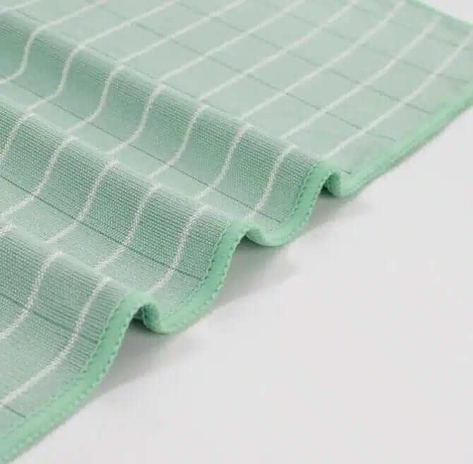 "Chiffon bambou écologique doux et ultra absorbant, idéal pour nettoyage de surfaces verre, bois et acier inoxydable."