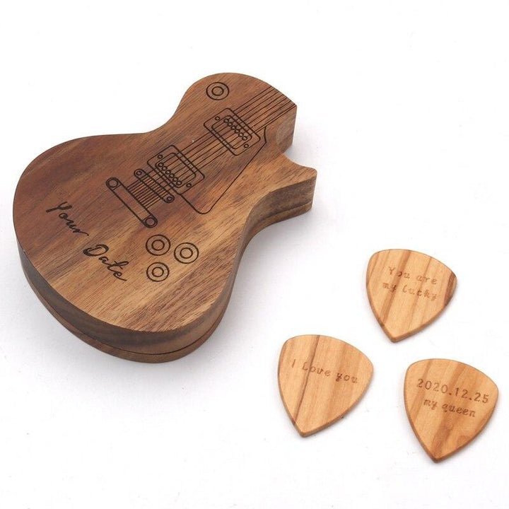 Coffret cadeau médiators guitare en bois gravés.  Accessoires guitare, design élégant.