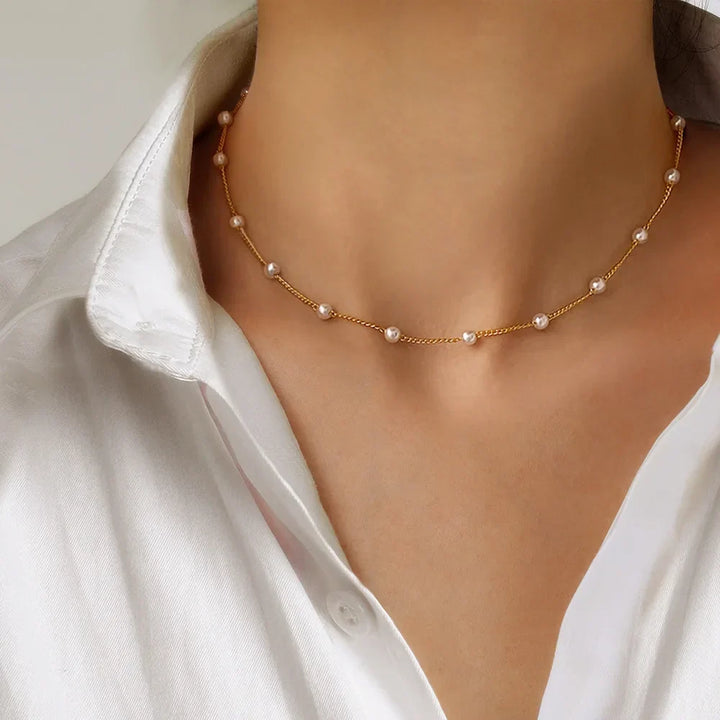 Collier superposition argent 3 rangs, pendentif croix. Cadeau raffiné pour femme moderne.