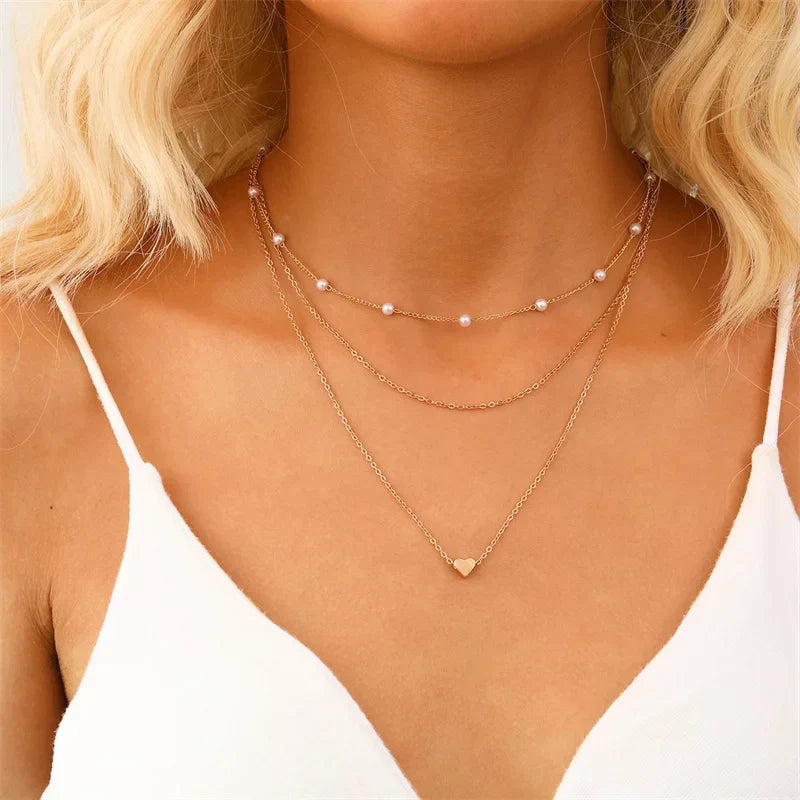 Collier femme superposé 3 couches argent, pendentif cœur. Bijou tendance, idéal cadeau.